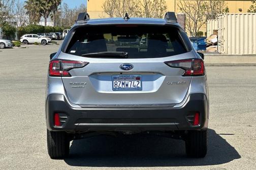 Ice Silver Metallic 2022 Subaru Outback Premium