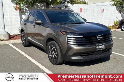 Canyon Bronze M 2025 Nissan Kicks SV