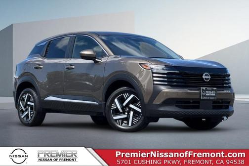 Canyon Bronze M 2025 Nissan Kicks SV