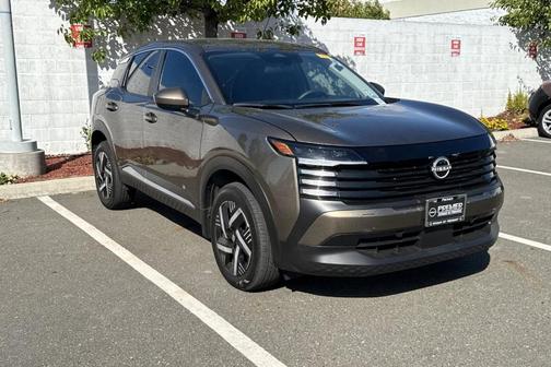 Canyon Bronze M 2025 Nissan Kicks SV