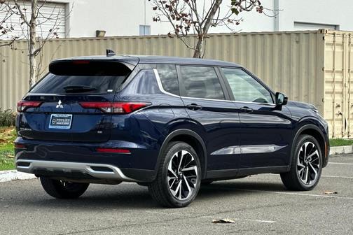 2024 Mitsubishi Outlander SE