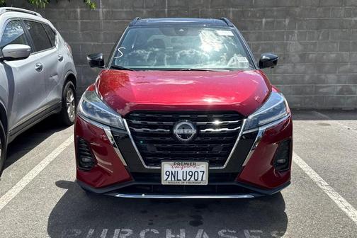 2tredblkroof 2024 Nissan Kicks SR