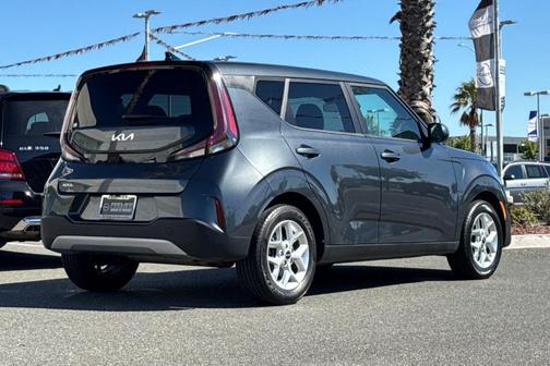 Gravity Gray 2024 Kia Soul LX