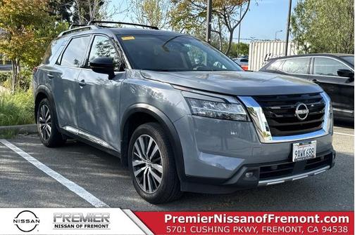 2022 Nissan Pathfinder Platinum