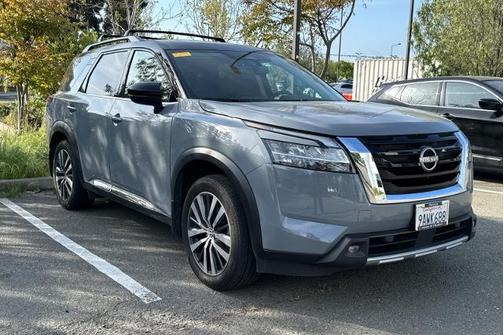 2022 Nissan Pathfinder Platinum