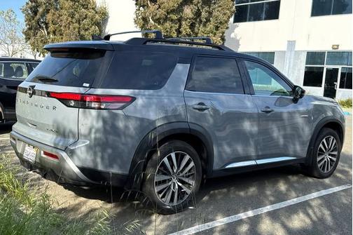 2022 Nissan Pathfinder Platinum