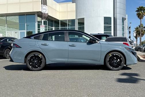 2t Gry Blk Roof 2026 Nissan Sentra SR