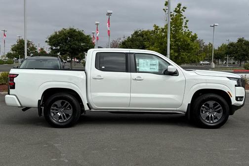 2025 Nissan Frontier SV