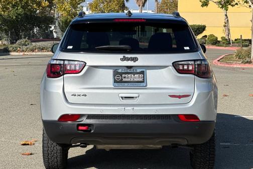 Silver Zynith 2024 Jeep Compass Trailhawk