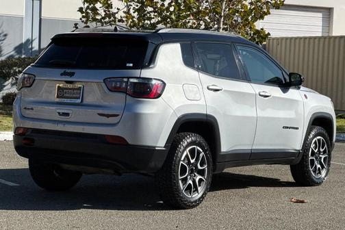 Silver Zynith 2024 Jeep Compass Trailhawk