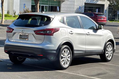 2022 Nissan Rogue Sport S