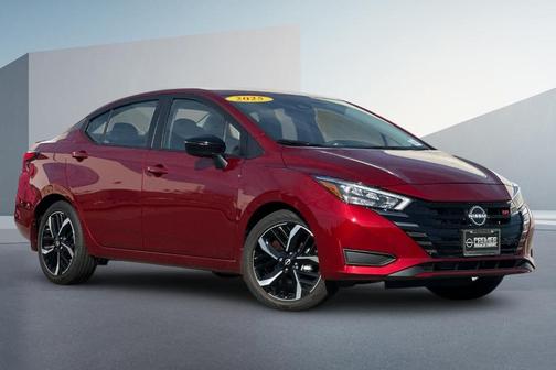 Scarlet Ember 2025 Nissan Versa 1.6 SR