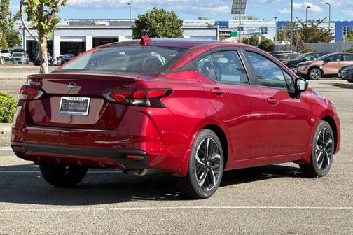 2025 Nissan Versa 1.6 SR