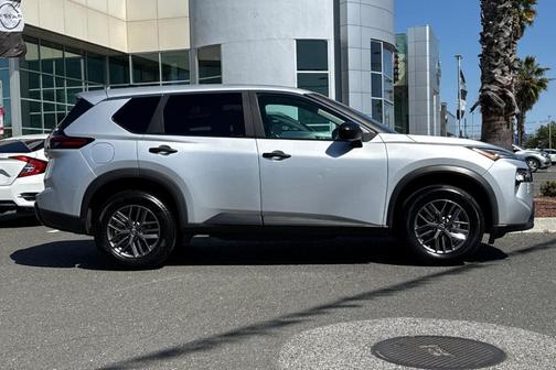 Brilliant Silver Metallic 2024 Nissan Rogue S