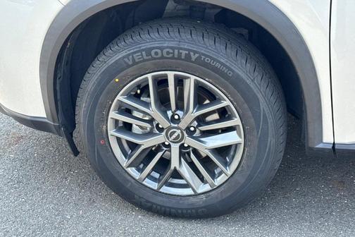 Brilliant Silver Metallic 2024 Nissan Rogue S