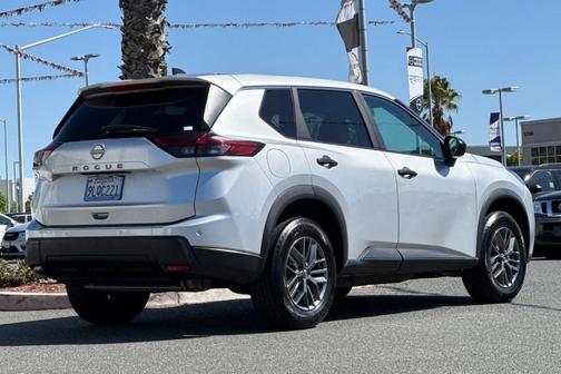 Brilliant Silver Metallic 2024 Nissan Rogue S