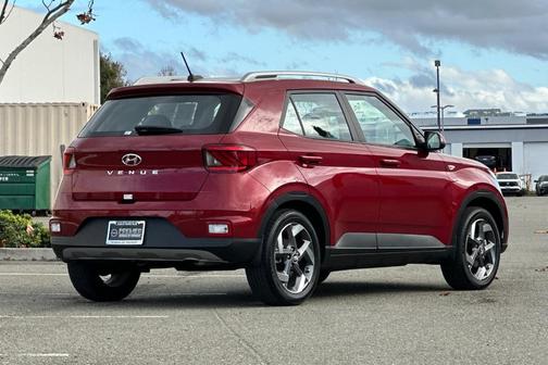 2024 Hyundai VENUE SEL