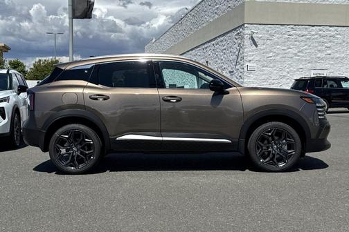 Canyon Bronze M 2026 Nissan Kicks SR