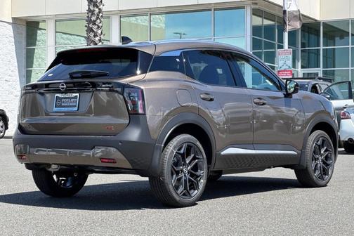 Canyon Bronze M 2026 Nissan Kicks SR