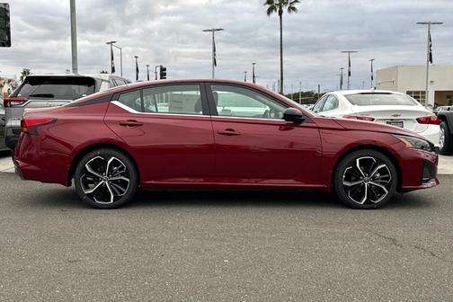 2025 Nissan Altima SR