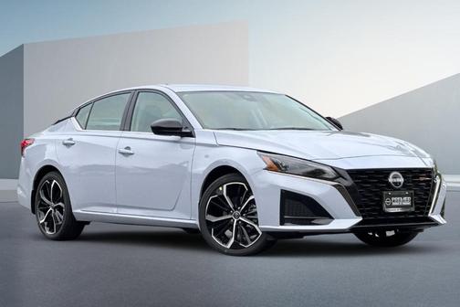 2025 Nissan Altima SR