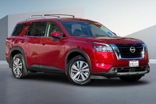 2022 Nissan Pathfinder SL