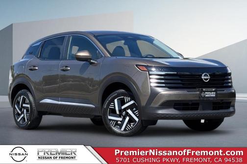 Canyon Bronze M 2025 Nissan Kicks SV