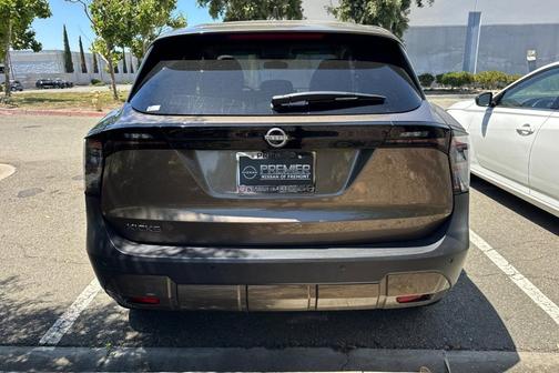 Canyon Bronze M 2025 Nissan Kicks SV