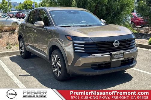 Canyon Bronze M 2025 Nissan Kicks SV