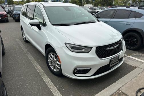 Bright White Clearcoat 2023 Chrysler Pacifica Touring-L
