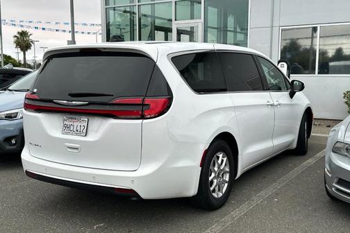Bright White Clearcoat 2023 Chrysler Pacifica Touring-L