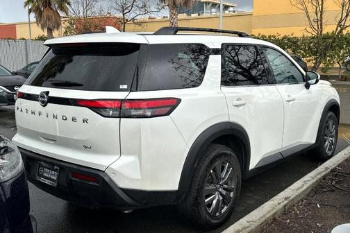 2024 Nissan Pathfinder SV