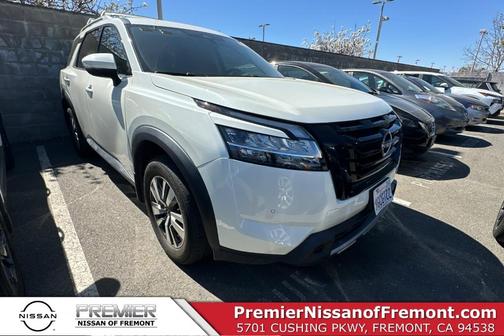 2023 Nissan Pathfinder SL
