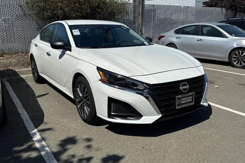 Glacier White 2025 Nissan Altima SV