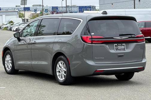 2023 Chrysler Pacifica Touring-L