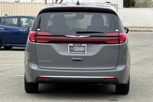 2023 Chrysler Pacifica Touring-L