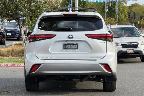Wind Chill Pearl 2022 Toyota Highlander Hybrid Platinum