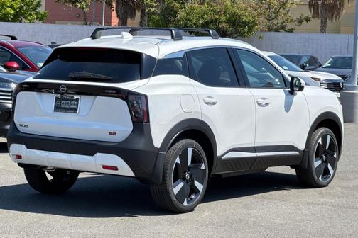 2025 Nissan Kicks SR