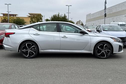 2025 Nissan Altima SR