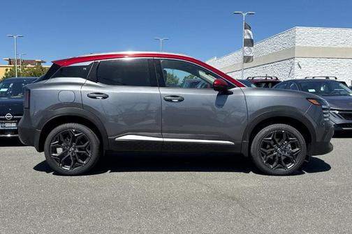 2t Gun Red Roof 2026 Nissan Kicks SR