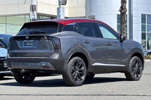 2t Gun Red Roof 2026 Nissan Kicks SR