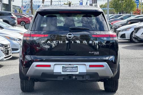 2025 Nissan Pathfinder Platinum