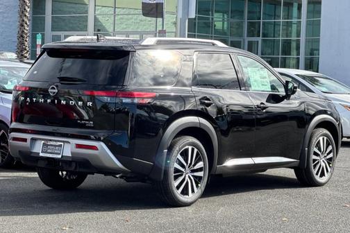 2025 Nissan Pathfinder Platinum