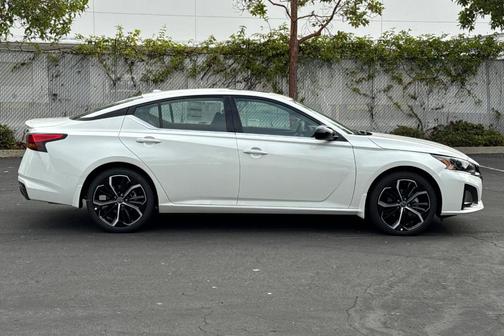 2025 Nissan Altima SR