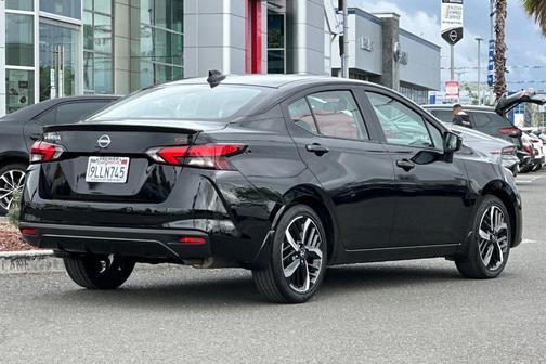 Black 2024 Nissan Versa 1.6 SR