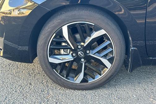 Black 2024 Nissan Versa 1.6 SR