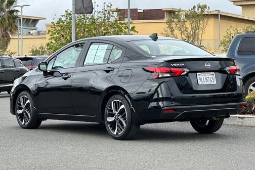 Black 2024 Nissan Versa 1.6 SR