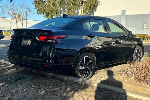 Black 2024 Nissan Versa 1.6 SR