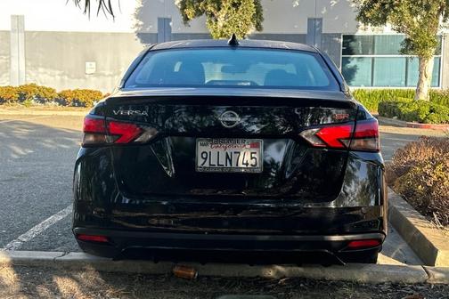 Black 2024 Nissan Versa 1.6 SR