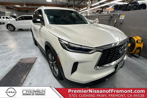 Majestic White 2023 INFINITI QX60 Luxe